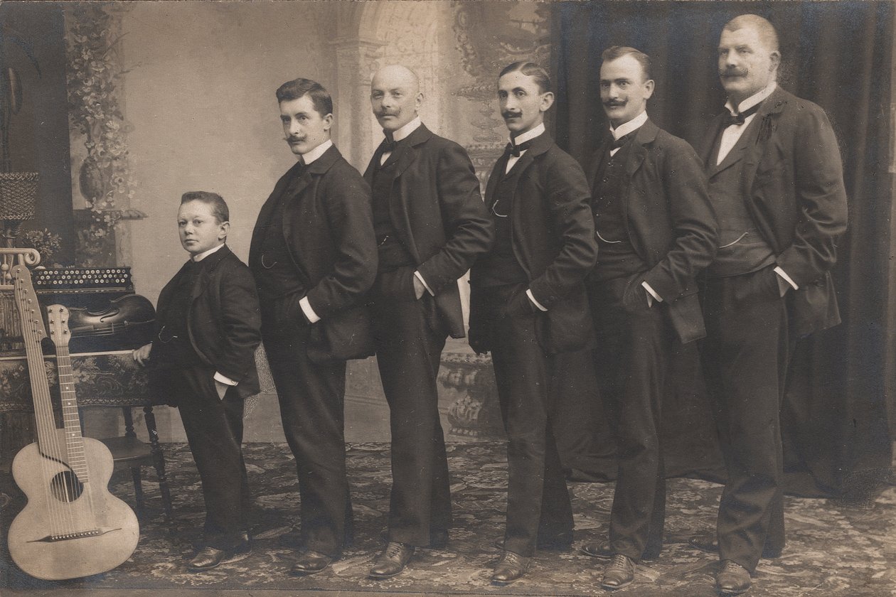 Tuntematon Schrammel Sextett, n. 1910 (m/v kuva) tekijältä Unbekannter Künstler
