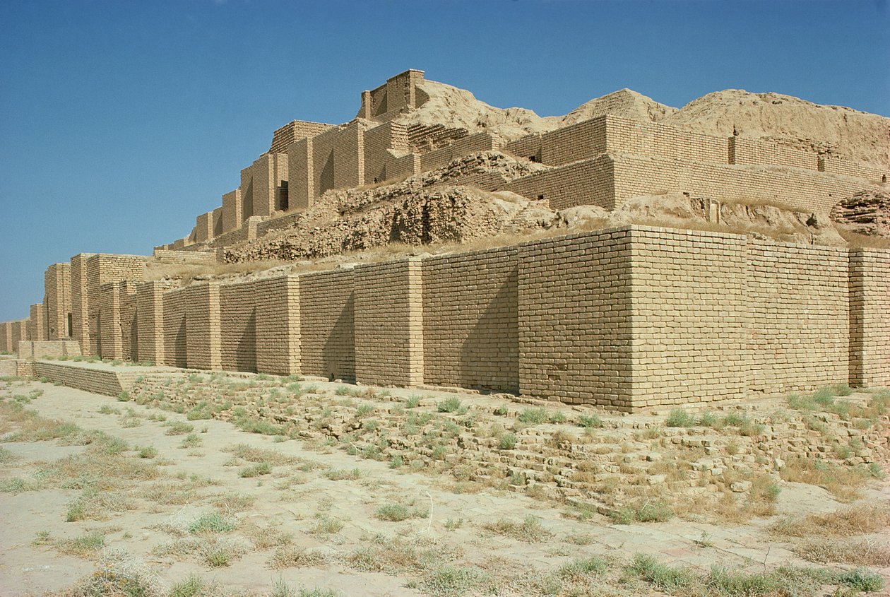 Näkymä Zigguratista etelästä, jonka rakensi Elamilainen kuningas Untash-Gal (n. 1265-46 eKr.) (kuva) tekijältä Unbekannt