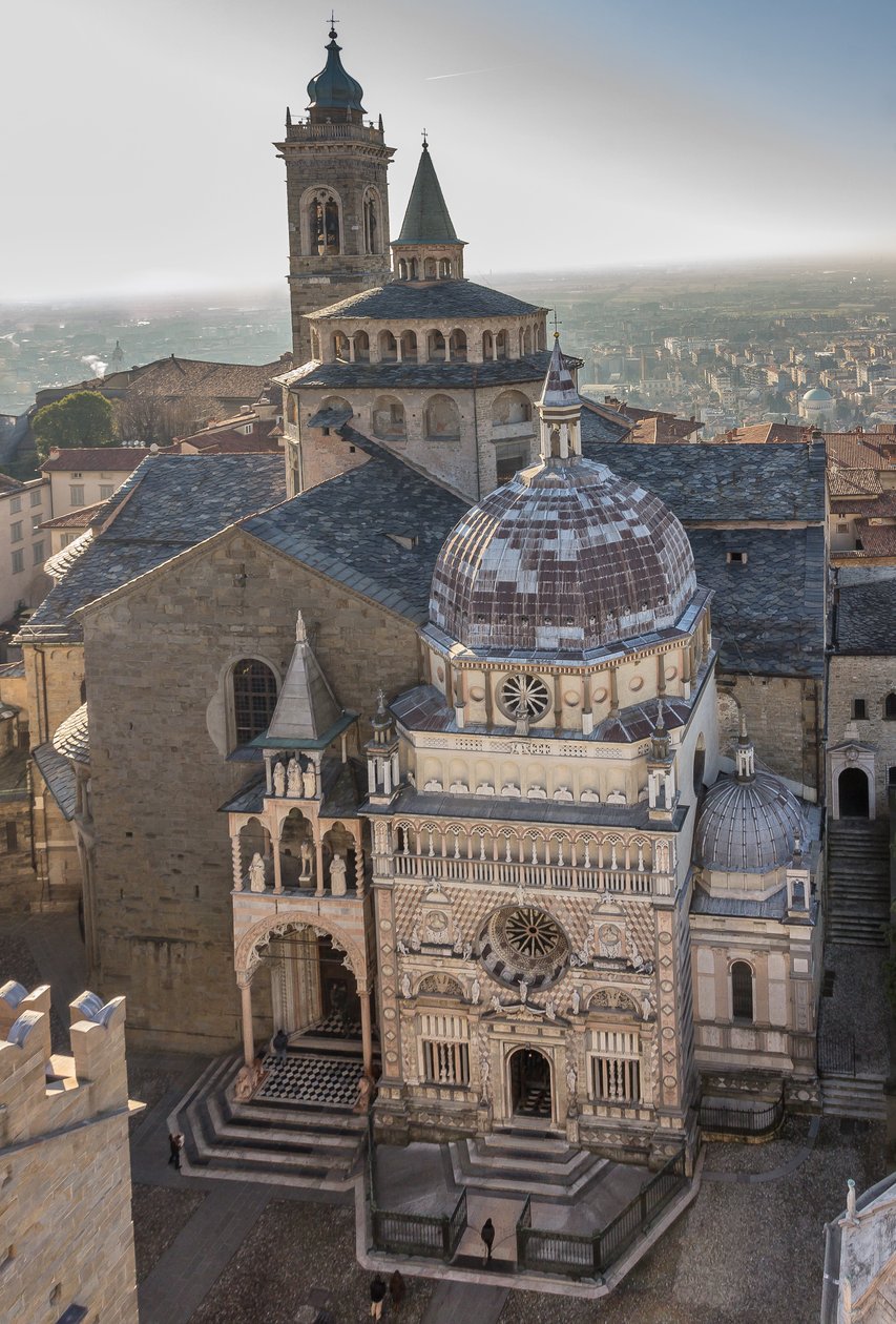 Näkymä Piazza Duomolle, Bergamo Alta, Italia (kuva) tekijältä Unbekannter Künstler
