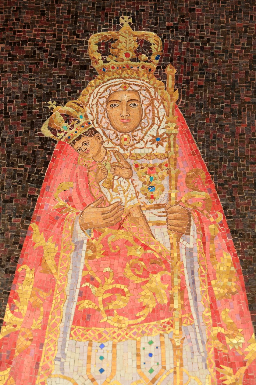Neitsyt ja lapsi. Espanja. Marian ilmestyksen basilika, Nasaret, Israel tekijältä Unbekannt