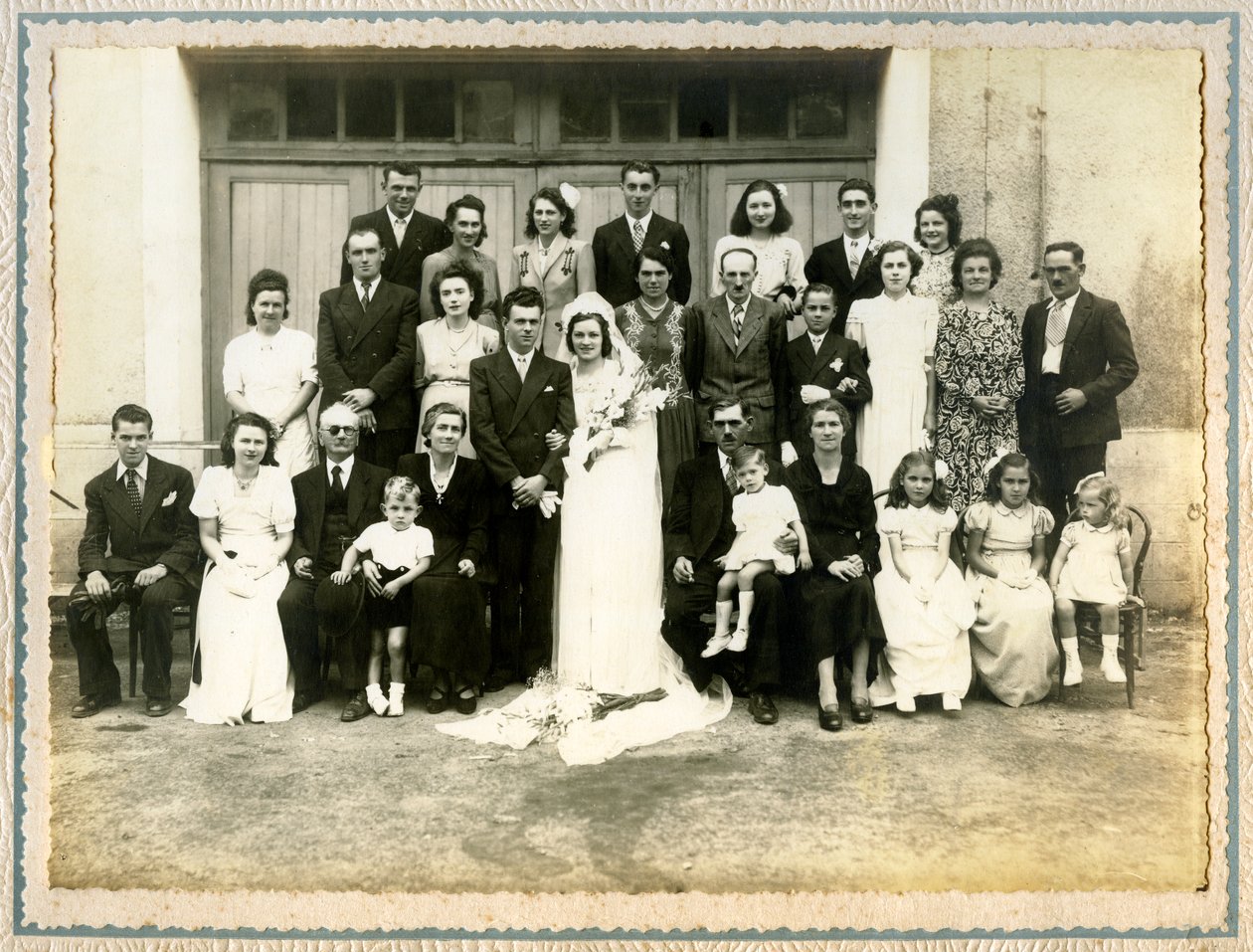 Hääkuvaus Luressa, Ranskassa, vuosina 1940-1950 (m/v valokuva) tekijältä Unbekannter Künstler