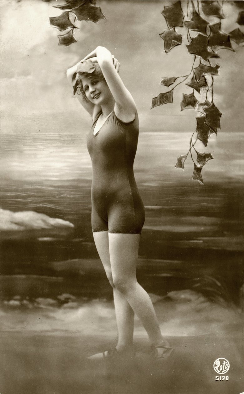Nainen uimapuvuissa, c. 1900-luvun alku (postikortti) tekijältä Alec Hunter