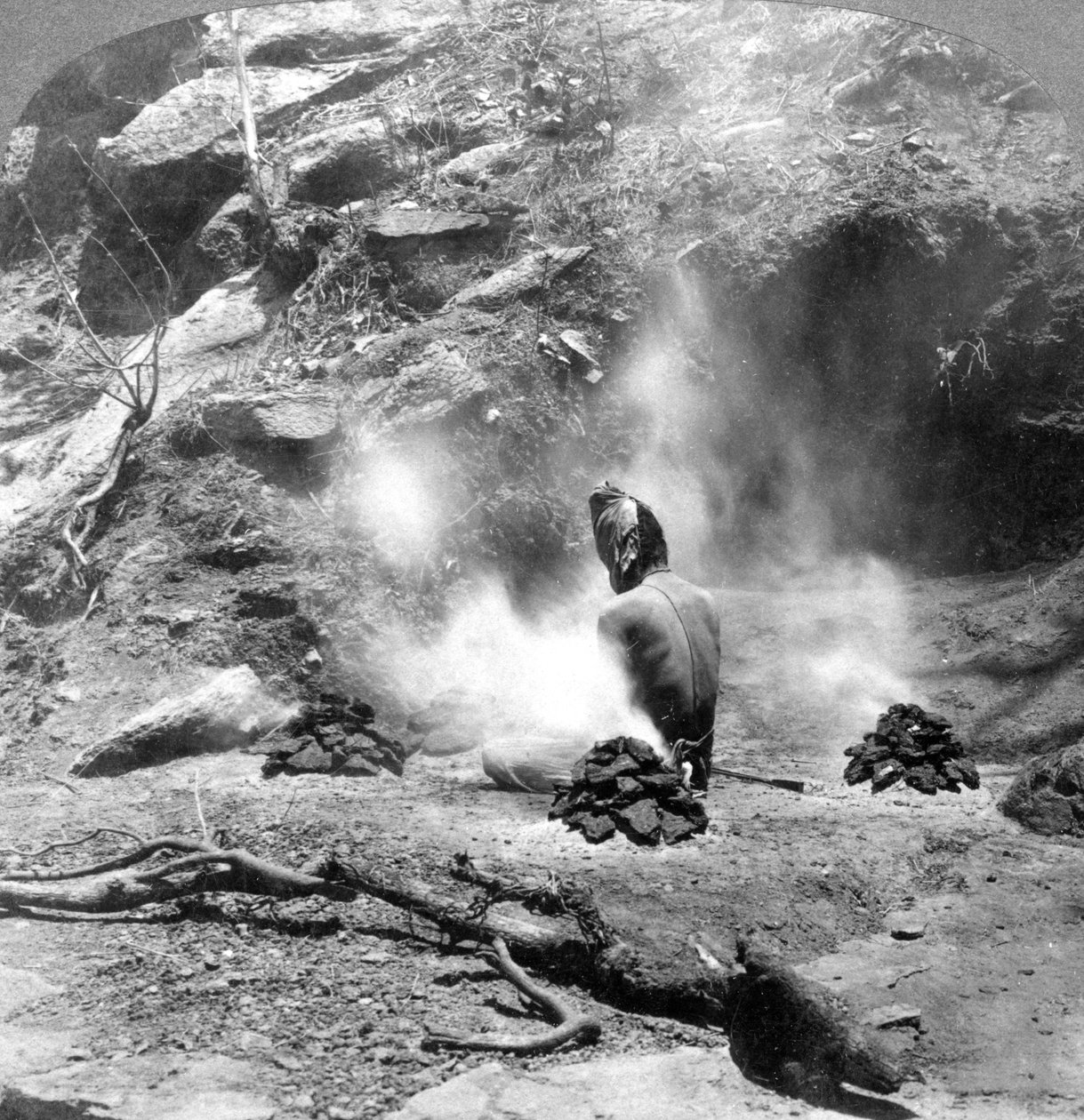 Erakko, joka tekee parannuksen Gem Lakessa, Mount Abussa, Intiassa, 1903. tekijältä Underwood and Underwood