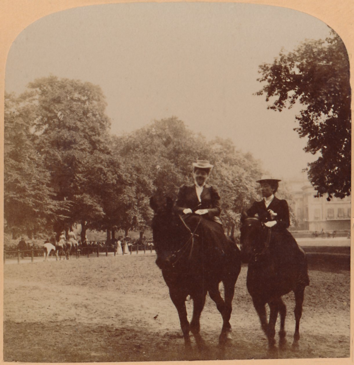 Early Morning Ride, Rotten Row, Hyde Park, Lontoo, Englanti, 1896. tekijältä Underwood and Underwood