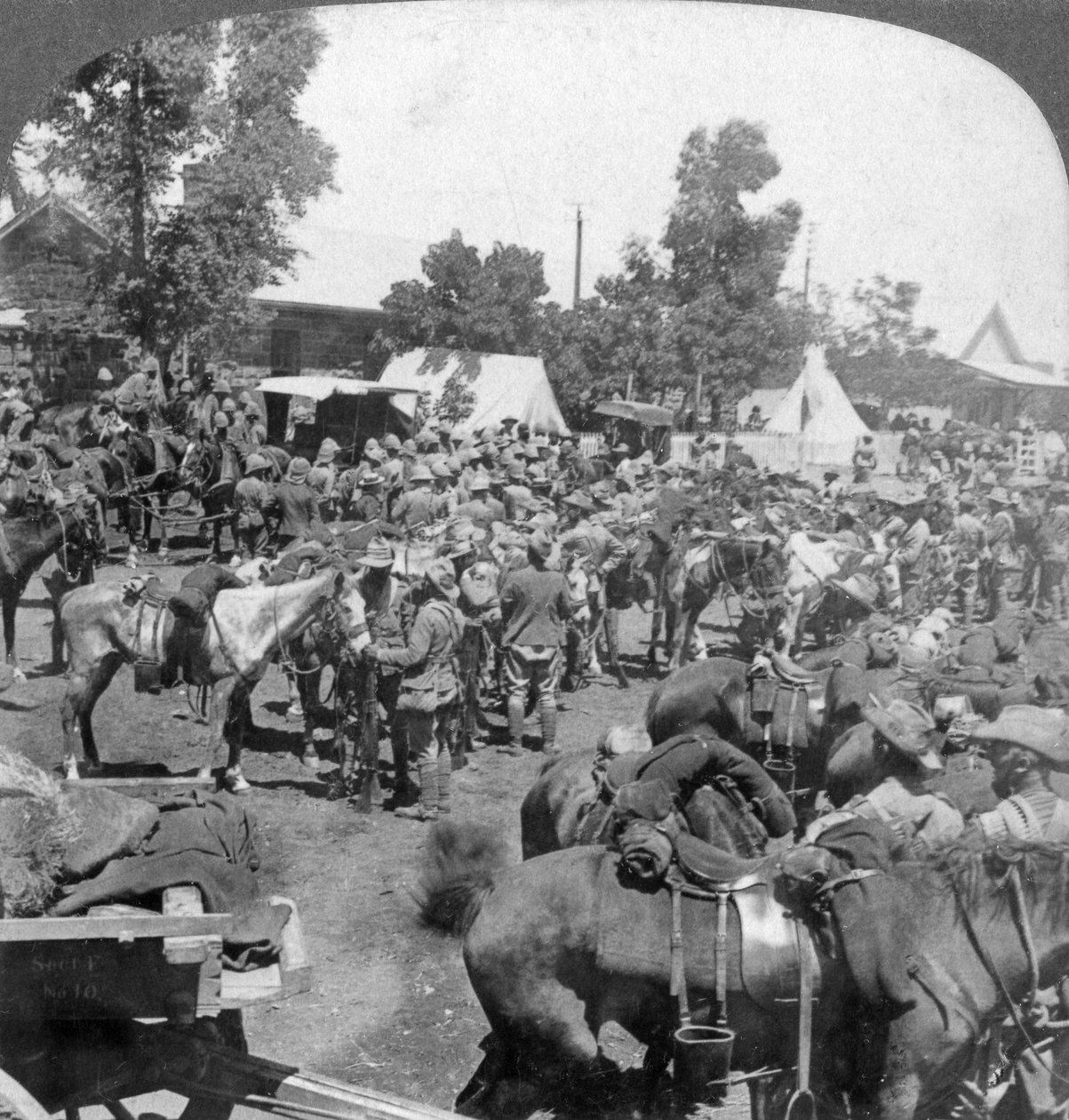 Kenraali Cronjen saapuminen Modder Riveriin sotavankina, Etelä-Afrikka, Buurien sota, 1901 tekijältä Underwood and Underwood