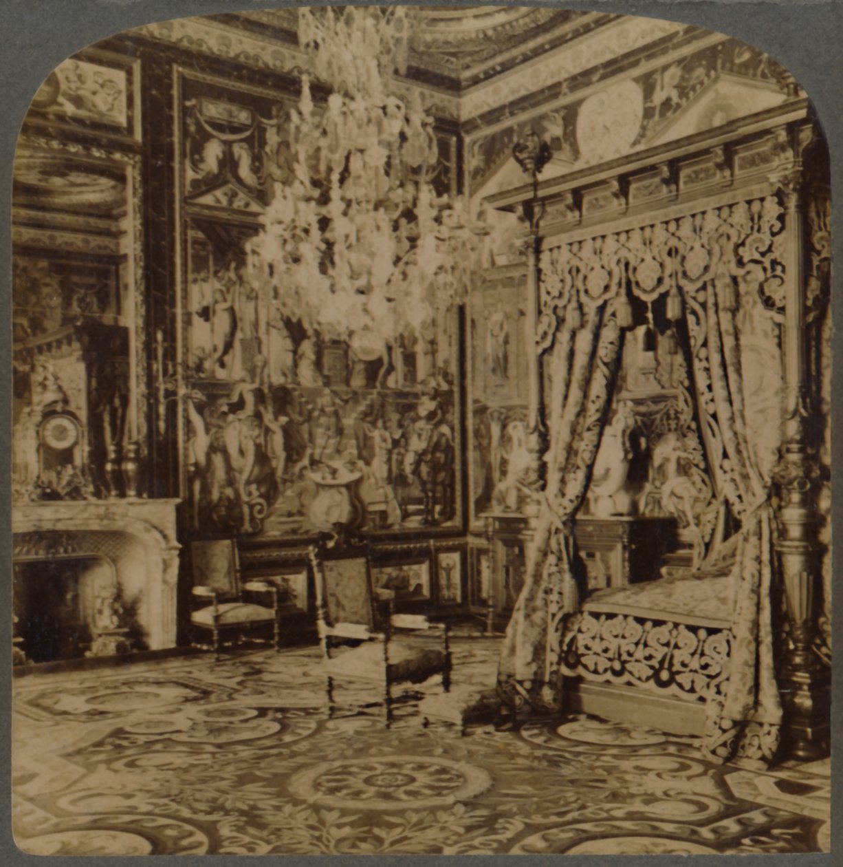 Catherine de Mediciksen makuuhuone, Fontainebleaun palatsi, Ranska, 1901. tekijältä Underwood and Underwood