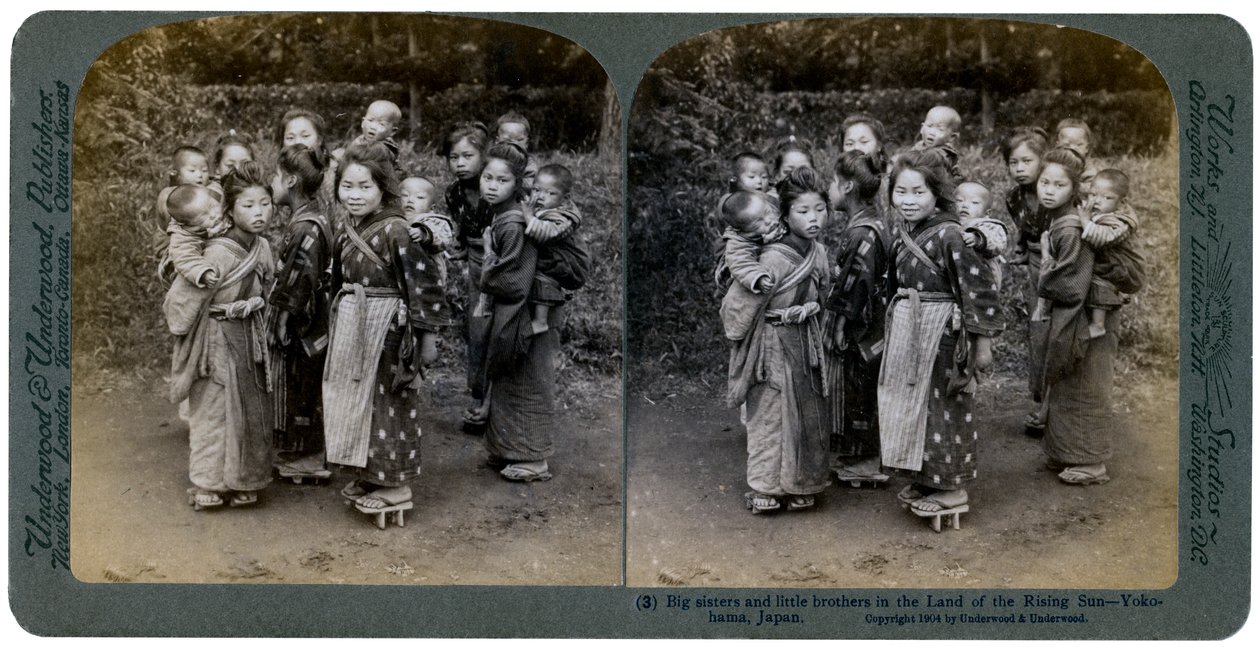 Isosiskot ja pikkuveljet nousevan auringon maassa, Yokohama, Japani, 1904 tekijältä Underwood and Underwood