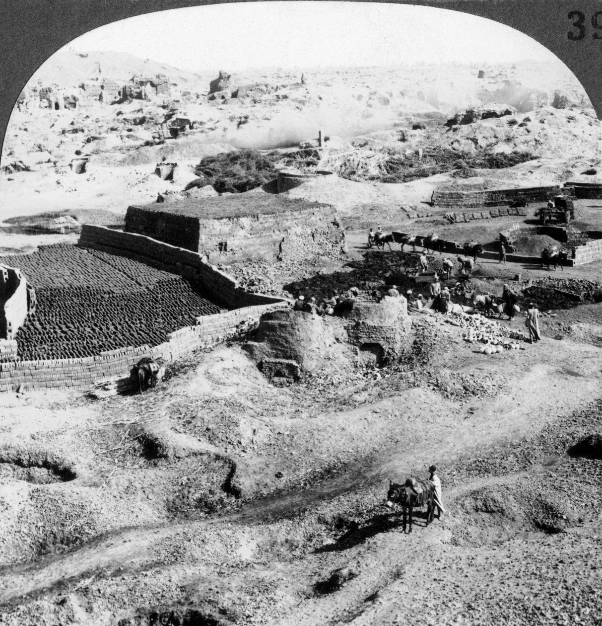 Tiilien valmistus, Egypti, 1905. tekijältä Underwood and Underwood