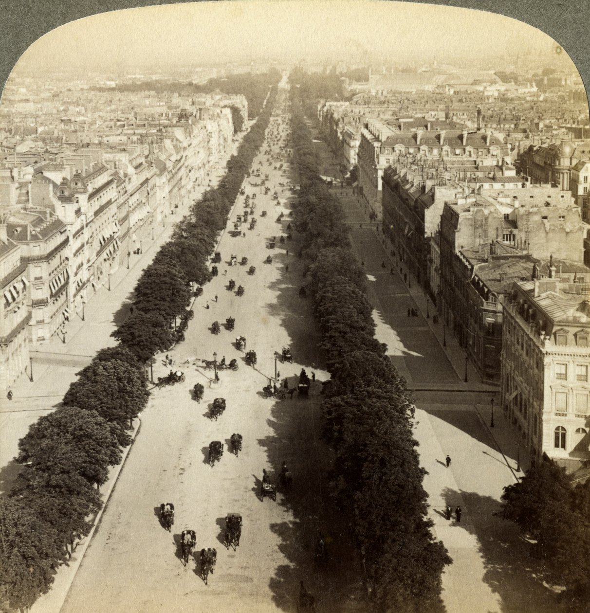 Champs Elysees Riemukaarelta, Pariisi, Ranska, 1800-luku. tekijältä Underwood and Underwood