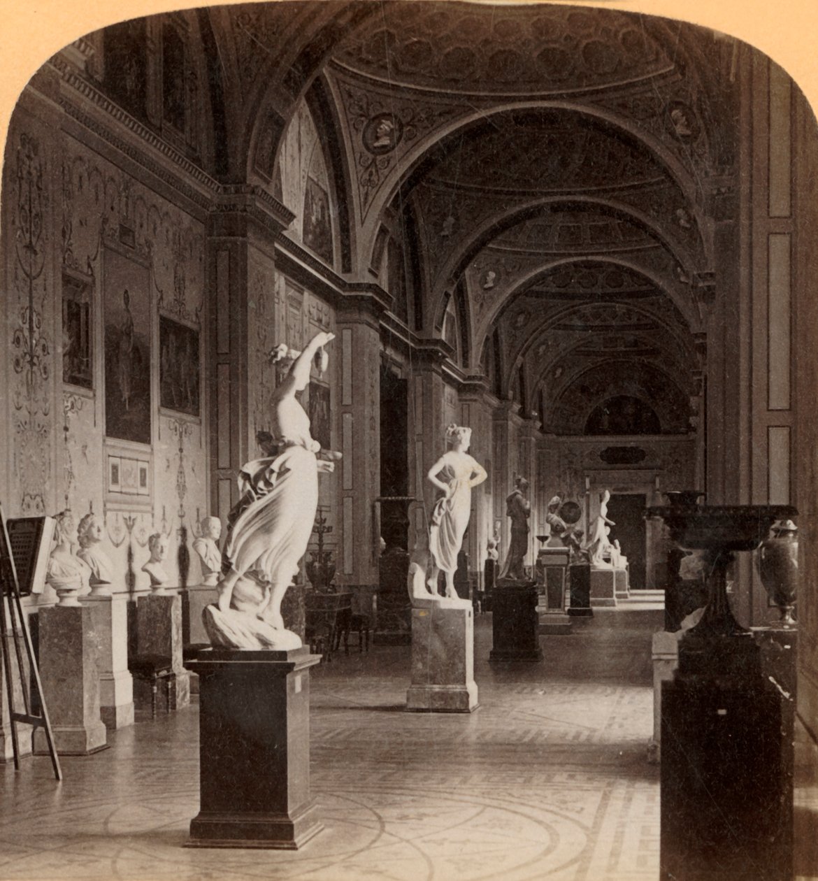 Modernin kuvanveiston galleria, Eremitaasi, Pietari, Venäjä, 1898. tekijältä Underwood and Underwood