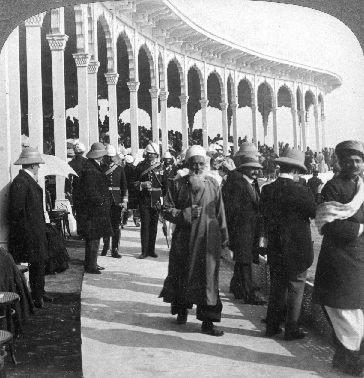 Kokoontuminen suuressa Durbar-amfiteatterissa, Delhissä, Intiassa, 1903. tekijältä Underwood and Underwood