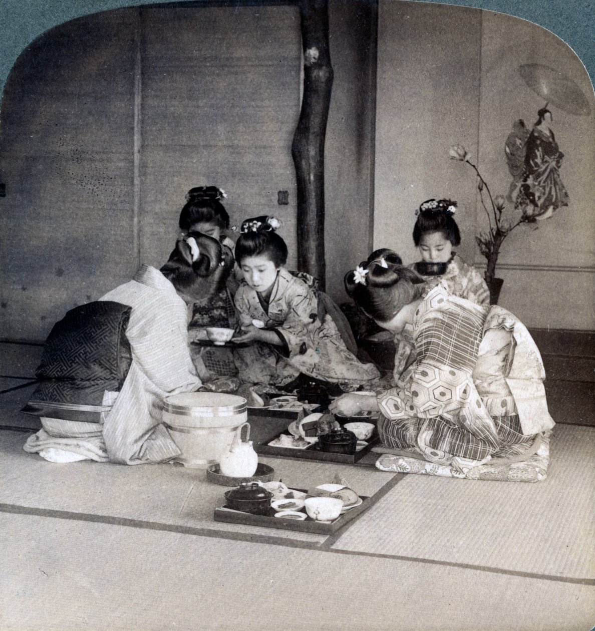 Geishat illallisella, Tokio, Japani, 1904 tekijältä Underwood and Underwood