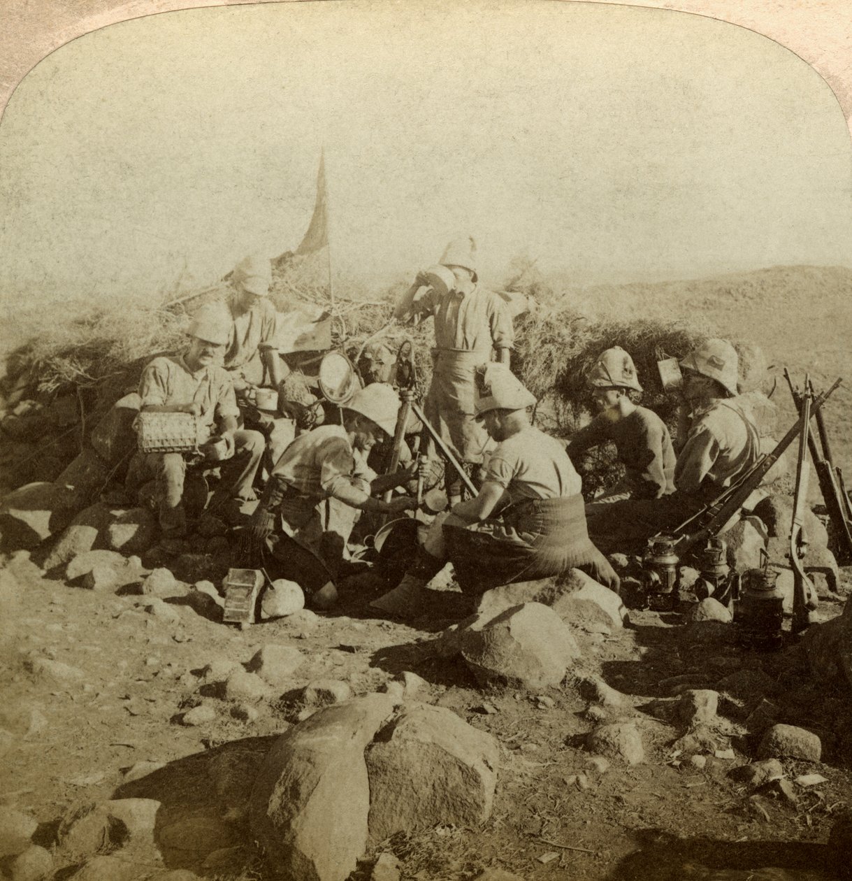 Gordon Highlandin signaloijat Signal Hillillä, Euslinissa, Etelä-Afrikassa, Boer War, 1899-1902. tekijältä Underwood and Underwood