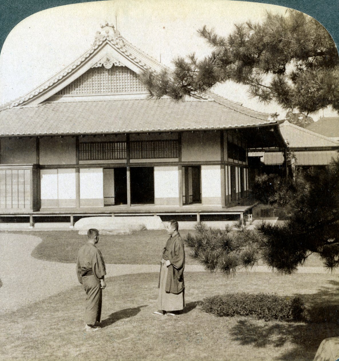 Kreivi Okuman koti Tokiossa, Japanissa, 1904 tekijältä Underwood and Underwood