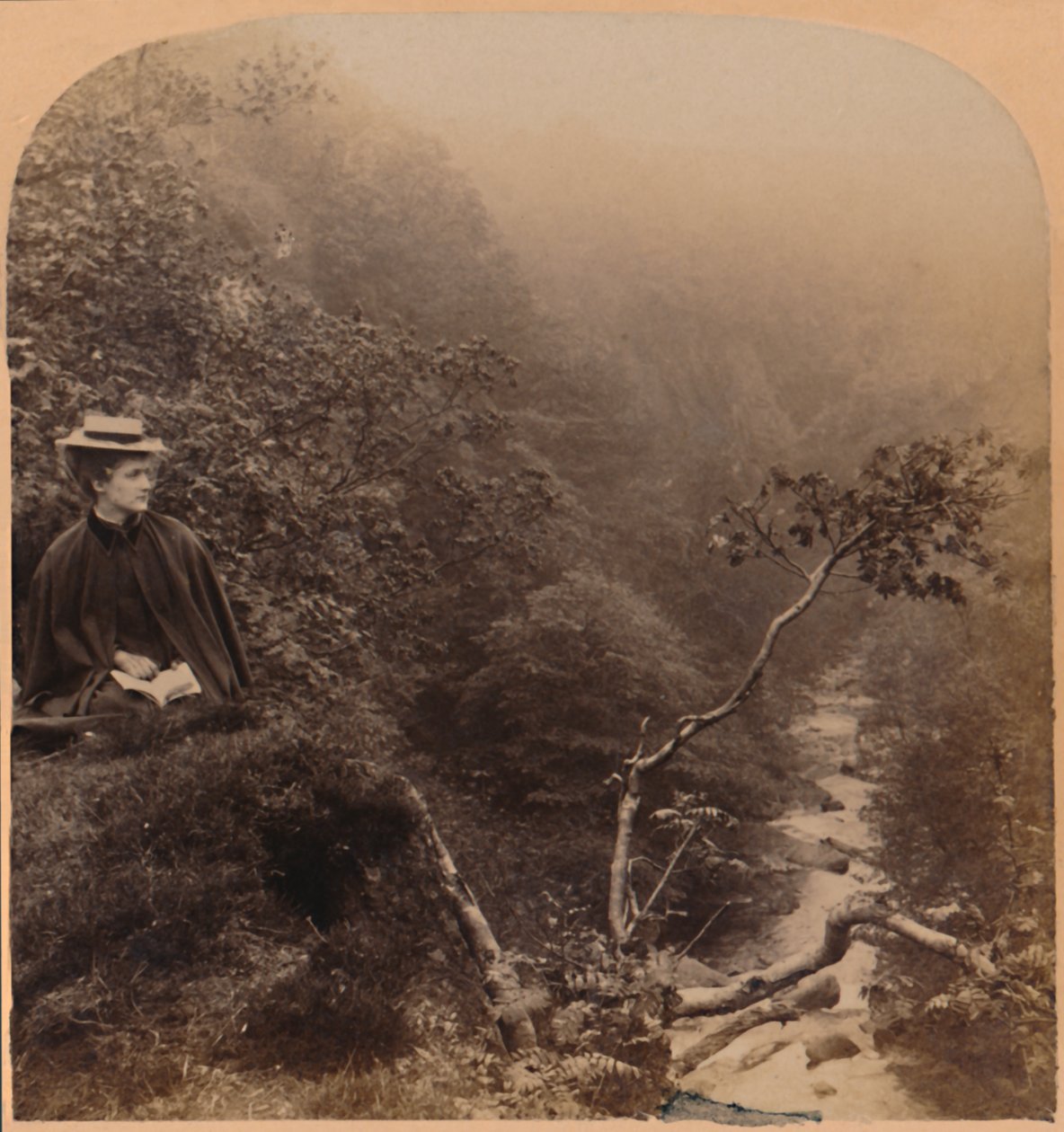 Annan hänelle rohkean, mutta villin Bracklinnan jylisevässä aallossa – Scottin Lady of the Lake, 1898. tekijältä Underwood and Underwood