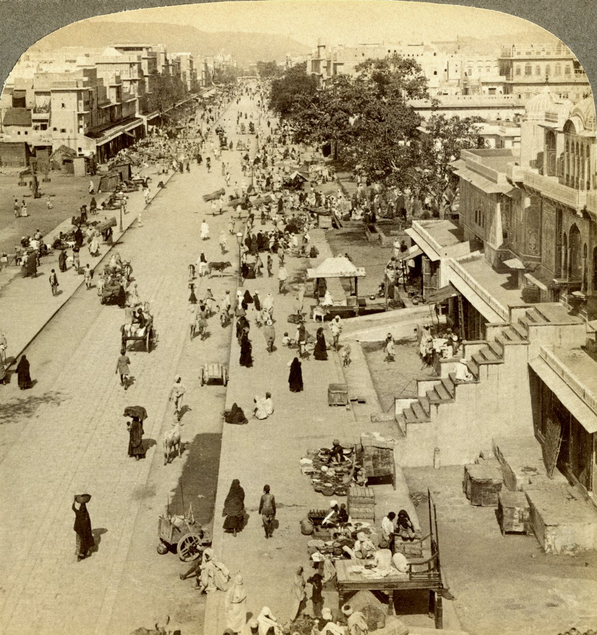 Jauhri Bazaar, Jeypore, Orissa, Intia. tekijältä Underwood and Underwood
