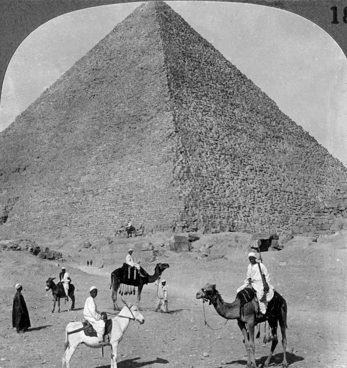 Kuningas Khufun hauta, Gizan suuri pyramidi, Egypti, 1905. tekijältä Underwood and Underwood