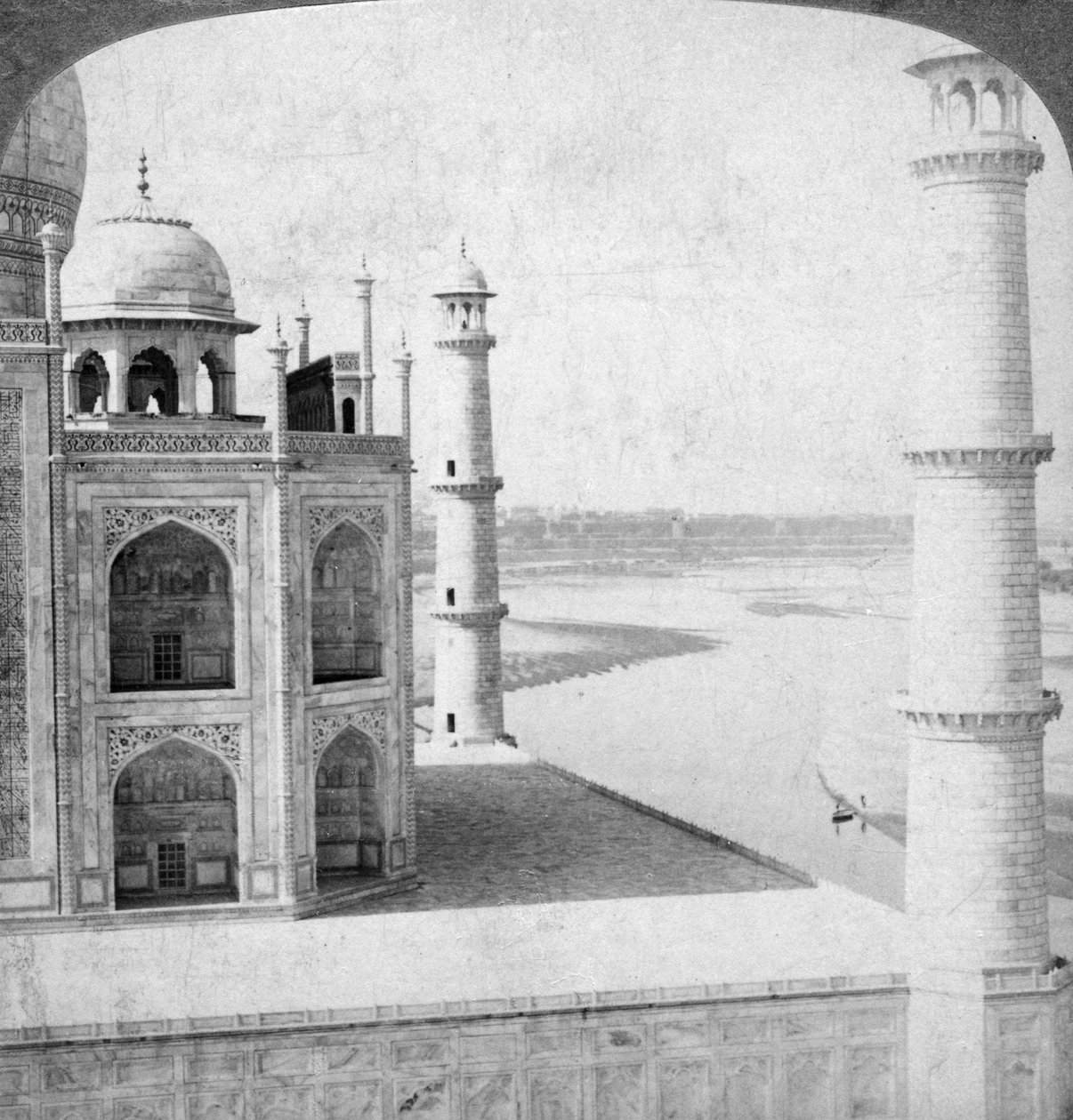 Katse luoteeseen Taj Mahalista Jumna-jokea pitkin Agraan, Intiaan, 1903. tekijältä Underwood and Underwood