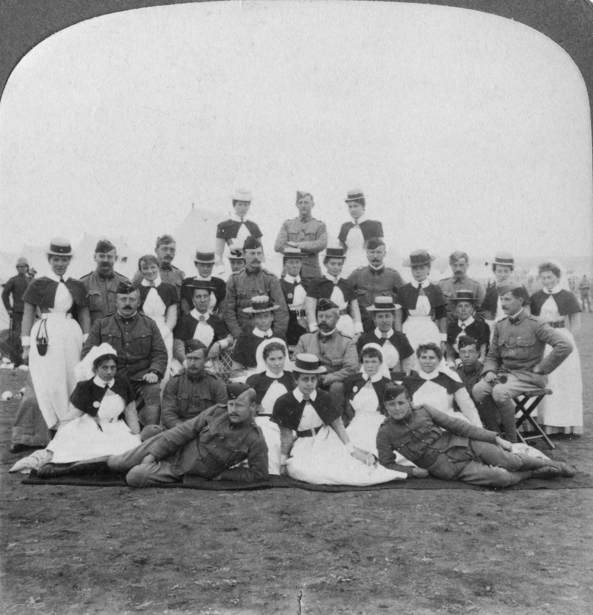 Yleissairaalan nro 9 lääkintähenkilöstö ja sairaanhoitajat, Bloemfontein, Etelä-Afrikka, Buurien sota, 1901 tekijältä Underwood and Underwood