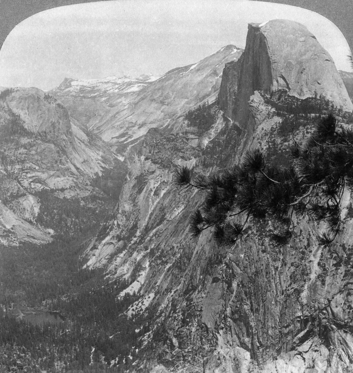 Mirror Lake, Half Dome and Clouds Rest, Yosemite Valley, Kalifornia, USA, 1902 tekijältä Underwood and Underwood