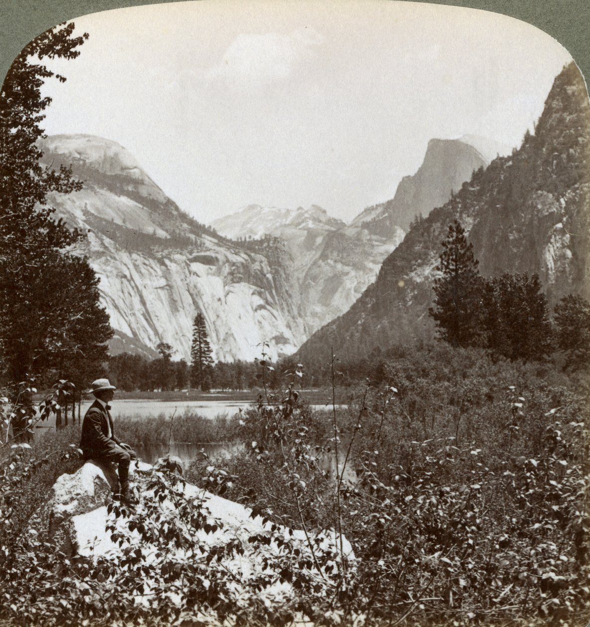 North Dome, Half Dome ja Clouds Rest, Yosemite Valley, Kalifornia, USA, 1902 tekijältä Underwood and Underwood