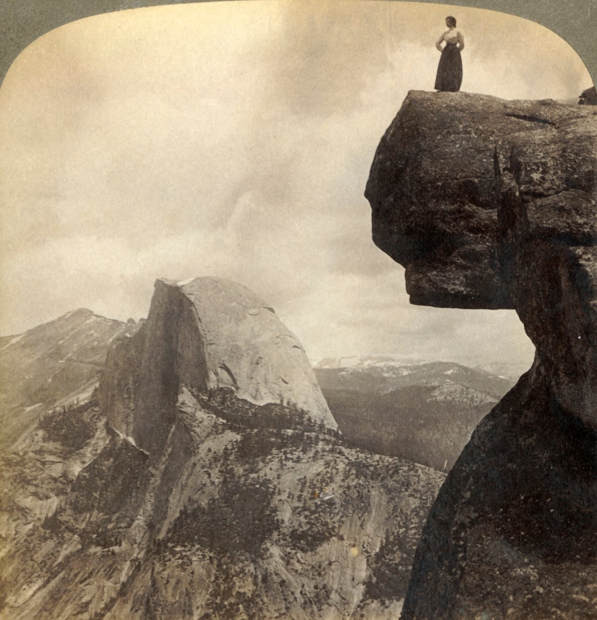 Näkymät Natures Grandest Scenery - Glacier Point N.E. Yosemite Valley, Kalifornia, 1902. tekijältä Underwood and Underwood