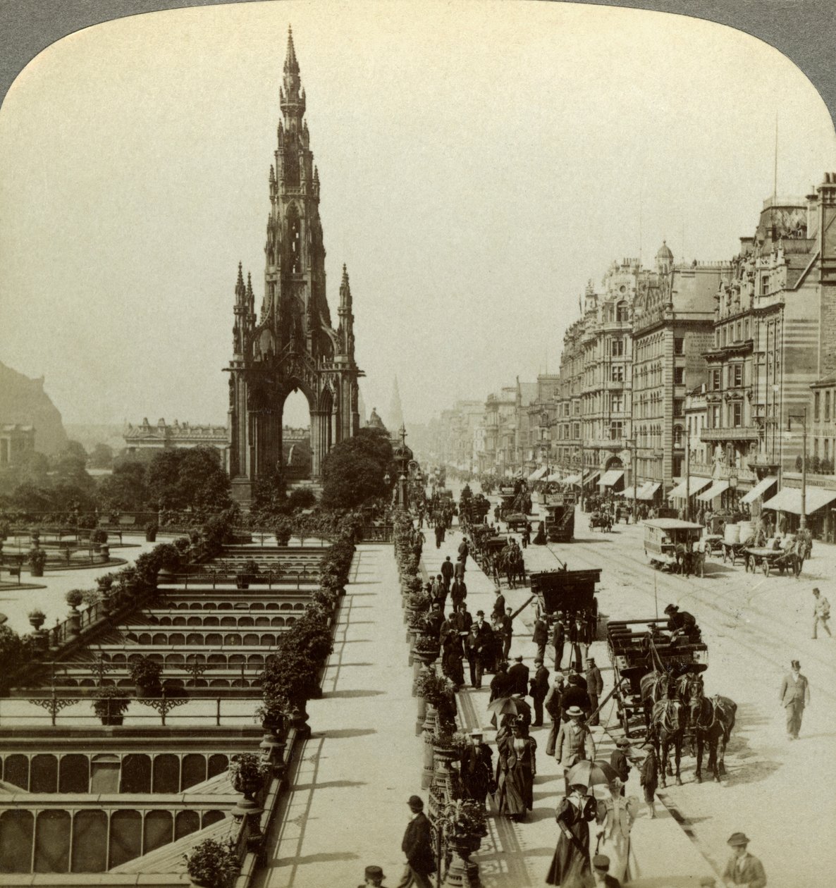 Princes Street ja Scott Monument, Edinburgh, Skotlanti, 1800-luvun lopulla. tekijältä Underwood and Underwood