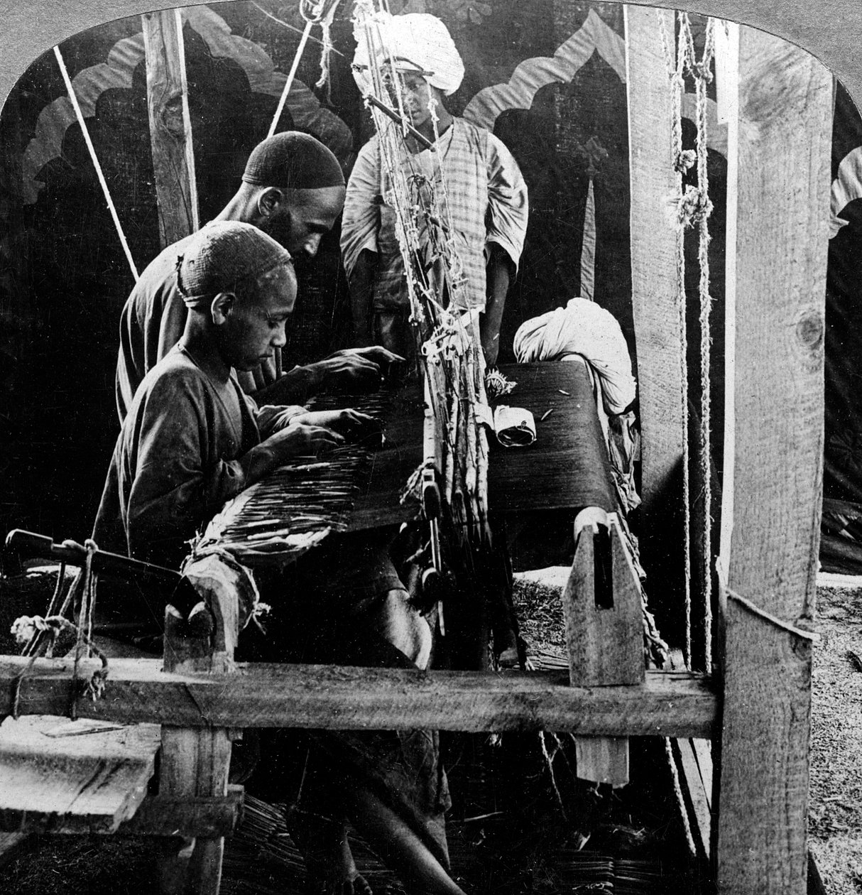 Huivinkutojat, Kashmir, Intia, 1900-luku. tekijältä Underwood and Underwood