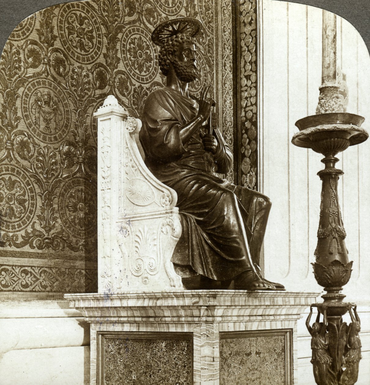Pietarin patsas, Pyhän Pietarin basilika, Rooma, Italia. tekijältä Underwood and Underwood