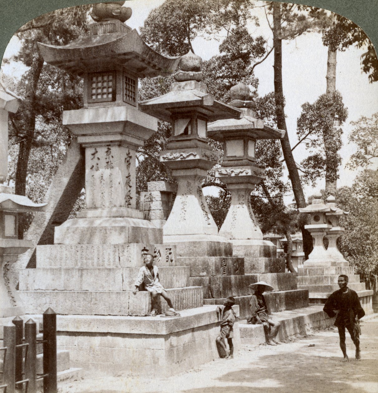 Kivilyhdyt Sumiyoshissa, Osakassa, Japanissa, 1904 tekijältä Underwood and Underwood