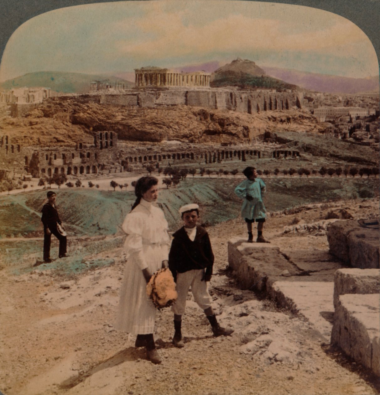 Ateenan akropolis, Lycabettus ja kuninkaallinen palatsi, Philopappos-monumentista, 1907. Taiteilijat: Elmer Underwood, Bert Elias Underwood. tekijältä Underwood and Underwood