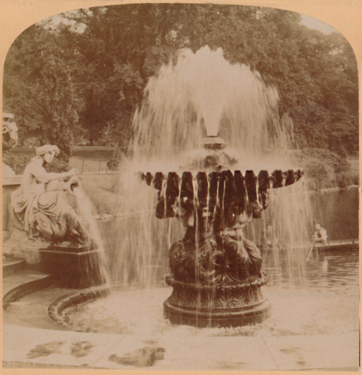 Suuri suihkulähde, Lontoo, Englanti, 1896. tekijältä Underwood and Underwood