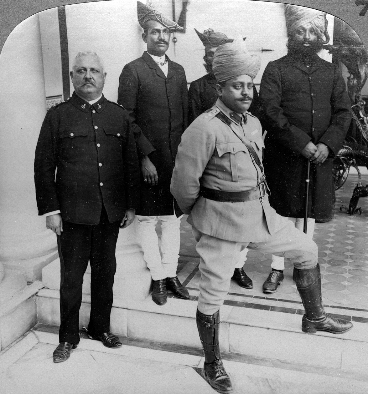 Gwaliorin Maharaja kotona, Madhya Pradeshissa, Intiassa, 1900-luku. tekijältä Underwood and Underwood