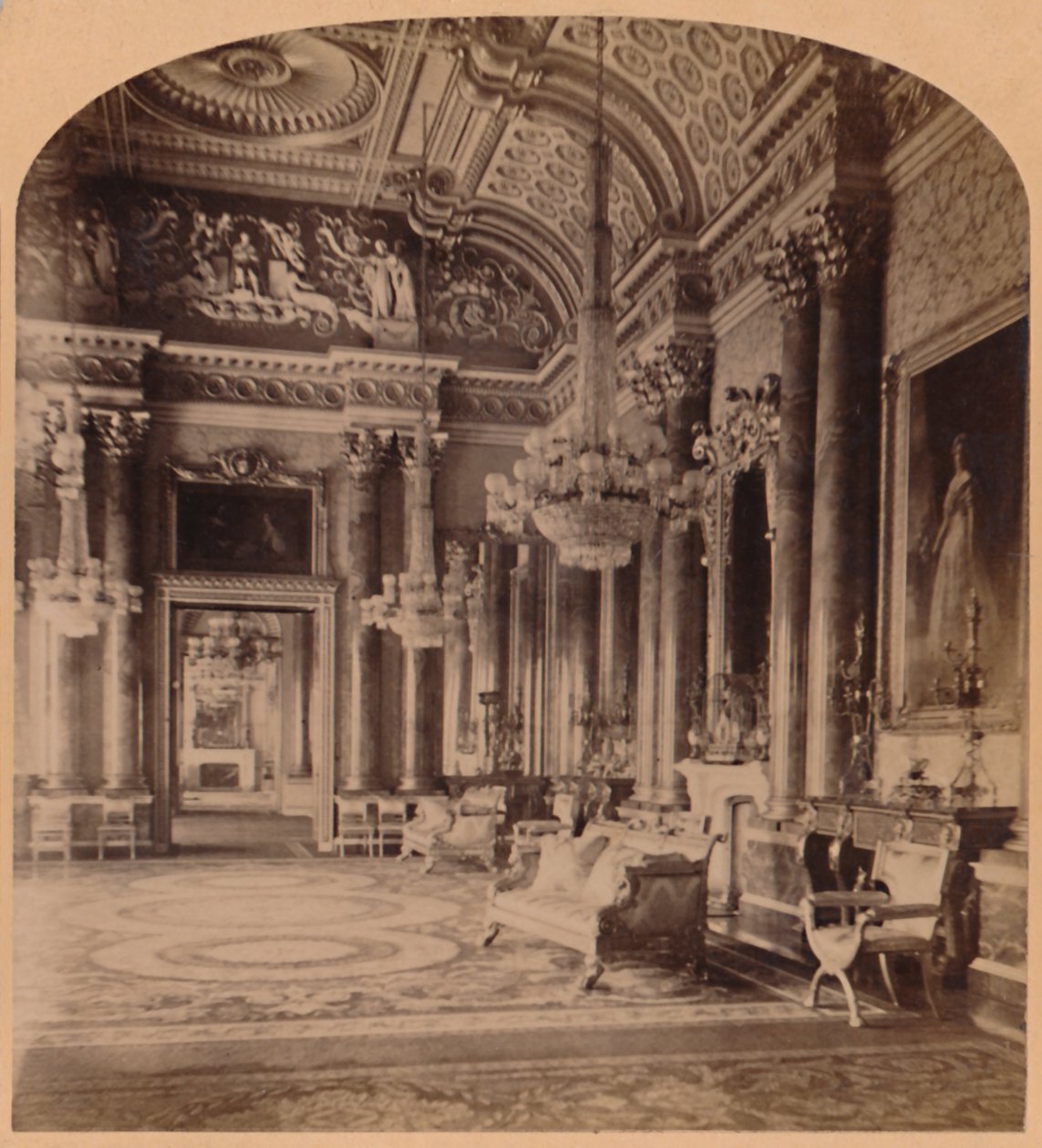 The Queens Gorgeous Blue Room, Buckinghamin palatsi, Lontoo, Englanti, 1900. tekijältä Underwood and Underwood