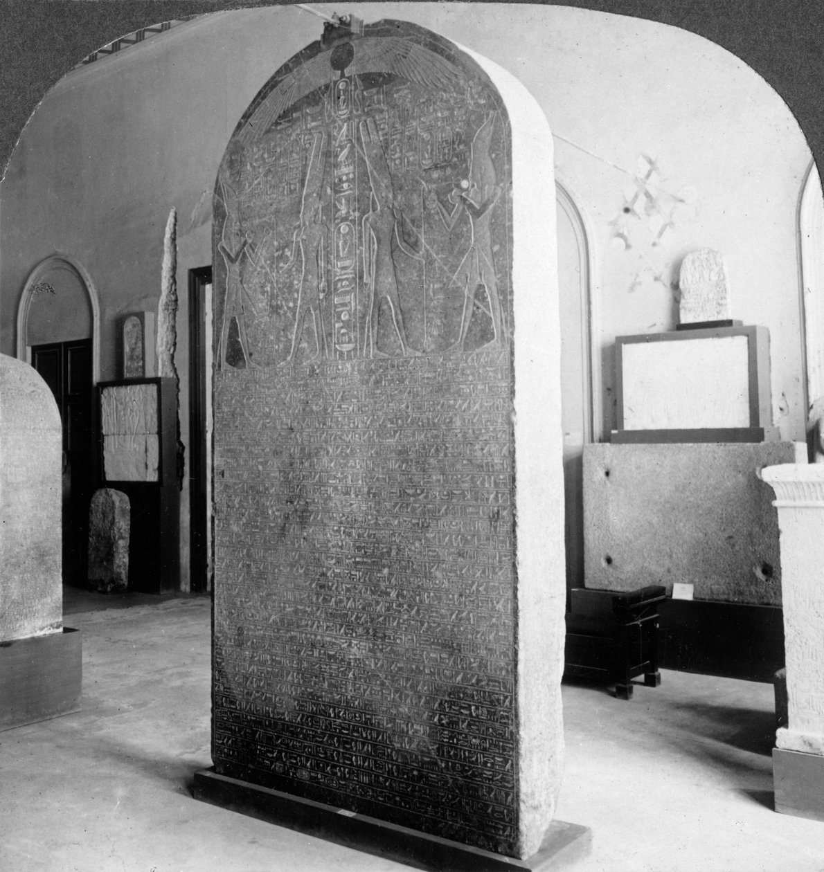 Amenophis III:n Stela, Kairon museo, Egypti, 1905. tekijältä Underwood and Underwood