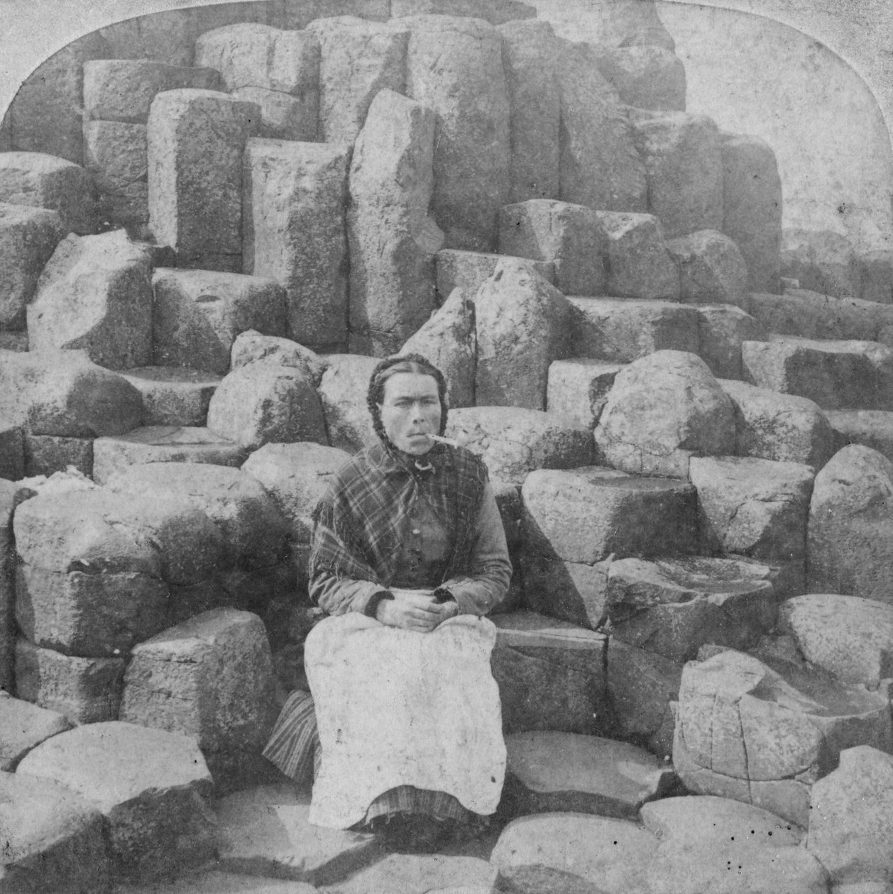 The Wishing Chair, Giants Causeway, County Antrim, Irlanti, 1887 tekijältä Underwood and Underwood