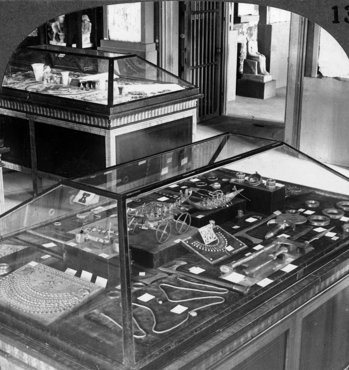 Kuningatar Ahhotepin upeat korut 1560BC-1530BC, Kairon museo, Egypti, 1905. tekijältä Underwood and Underwood
