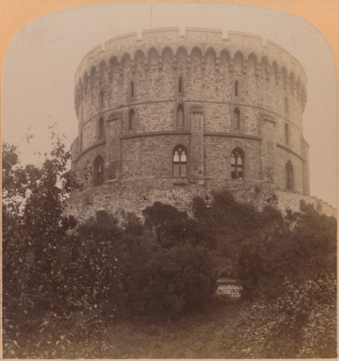 Pyöreä torni, Windsor, Englanti – linnavankila Edward III:sta Kaarle II:een, 1900. tekijältä Underwood and Underwood