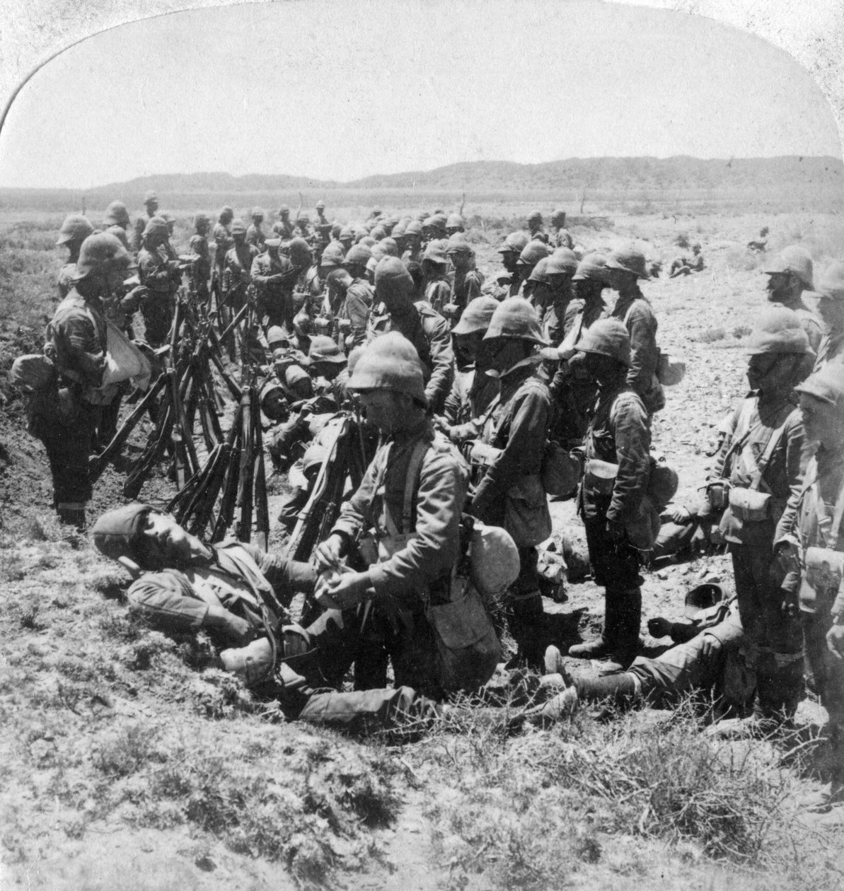 Surullinen nimenhuuto sen jälkeen, kun jotkut britit katkaistiin Dordrechtissa 30. joulukuuta 1900. tekijältä Underwood and Underwood