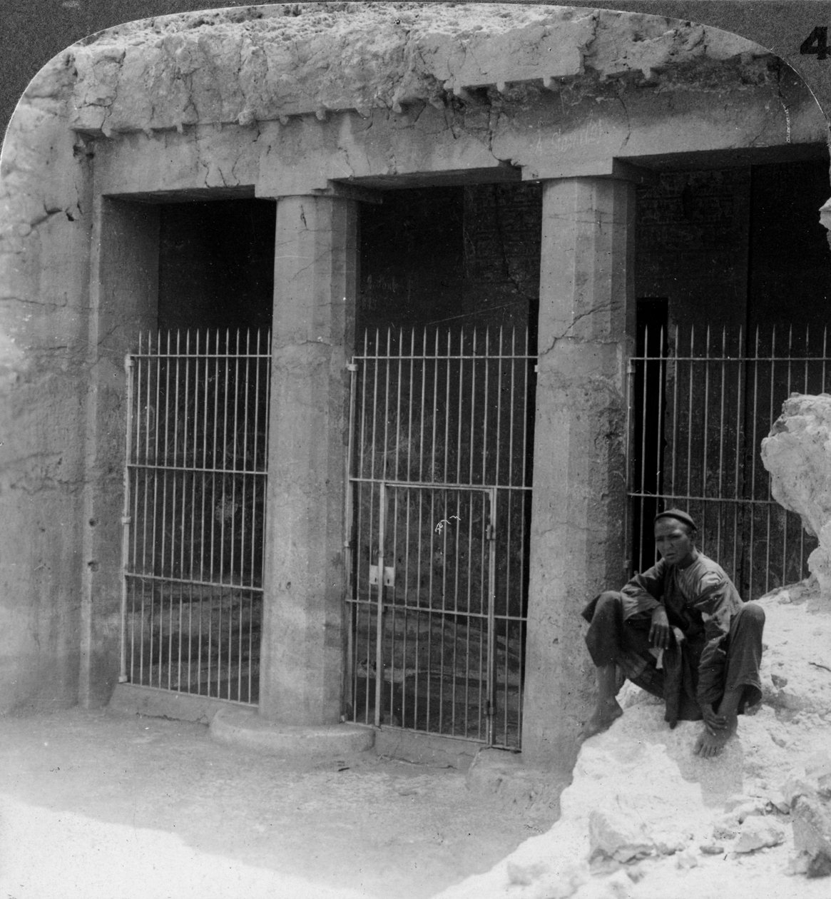Feodaaliherran hauta Beni Hasanissa, rakennettu noin 1900 eKr., Egypti, 1905. tekijältä Underwood and Underwood
