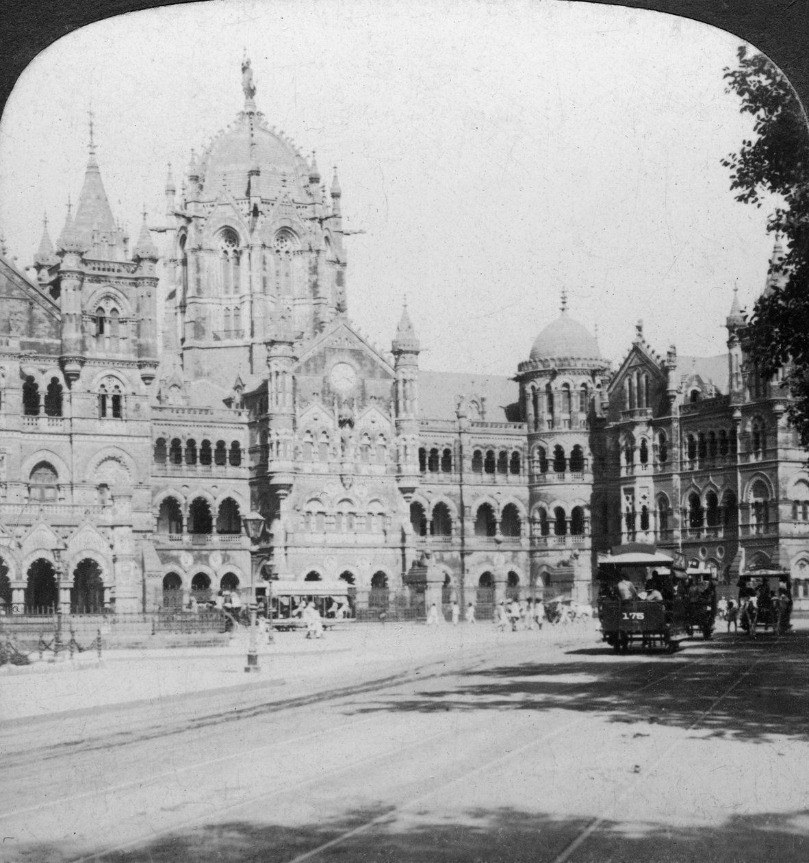 Victoria Terminus -rautatieasema, Bombay, Intia, 1903. tekijältä Underwood and Underwood