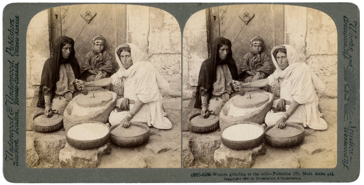 Naiset jauhamassa tehtaalla, Palestiina, 1900. tekijältä Underwood and Underwood