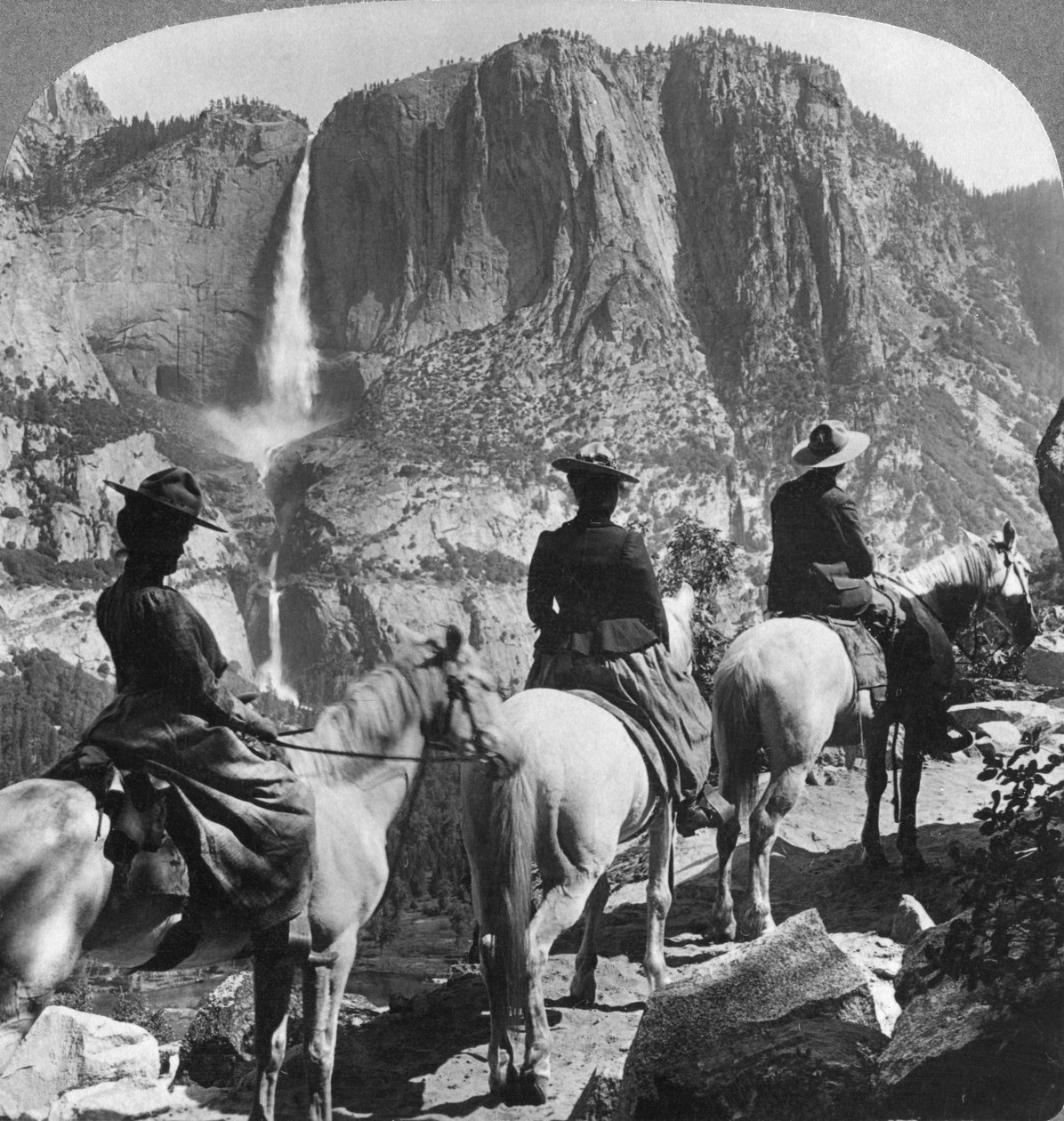 Yosemite Falls, Glacier Point Traililta, Yosemite Valley, Kalifornia, USA, 1901 tekijältä Underwood and Underwood