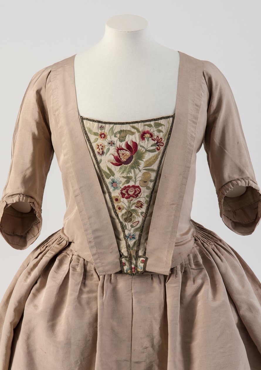 Punaisella ja sinisellä silkkilangalla brodeerattu Stomacher, 1740-luku (silkki) tekijältä Unbekannt Unbekannt
