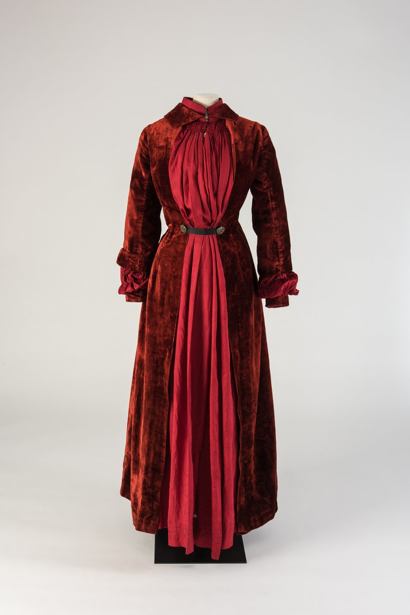 Rubiininpunainen silkkipehmoinen aamutakki, 1880-luku (silkki) tekijältä Unbekannt Unbekannt