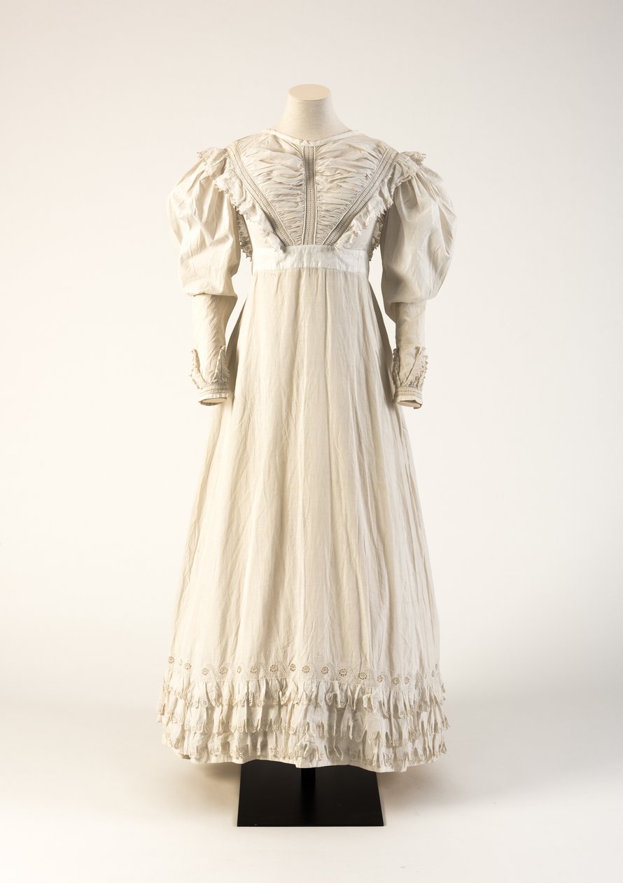 Valkoinen käsinkirjailtu puuvillamekko, 1824 (puuvilla) tekijältä Unbekannt Unbekannt