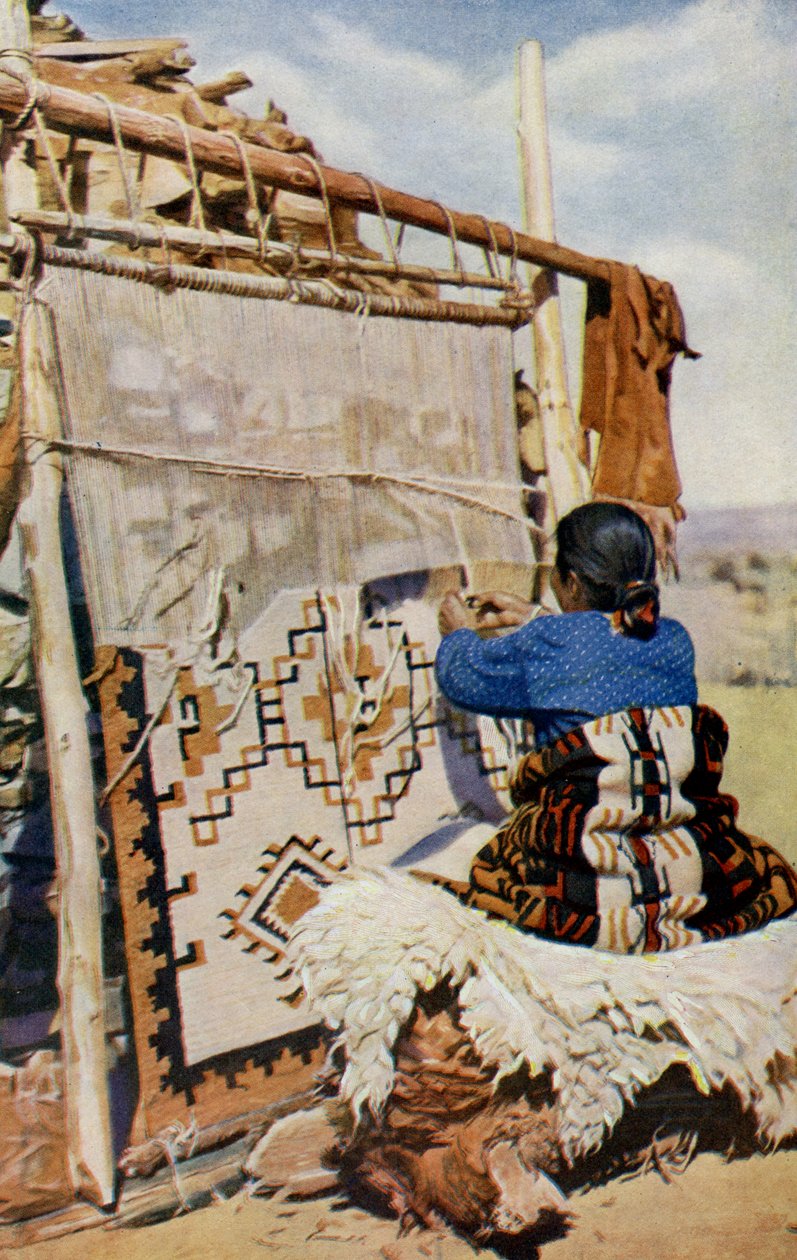 Arizona. Arizonan aavikon sydämessä kudotaan Navajo-peittoja, joiden kauneus ja käyttökelpoisuus houkuttelevat monia asiakkaita. 1920 tekijältä Unknown