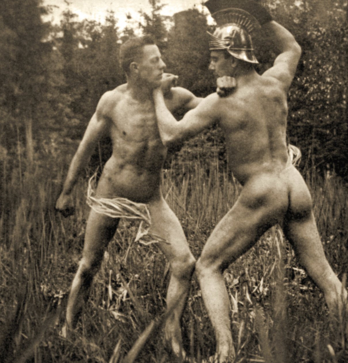 Taisteluasento roomalaisen kypärän kanssa, n. 1910 (seepiakuva) tekijältä Unknown
