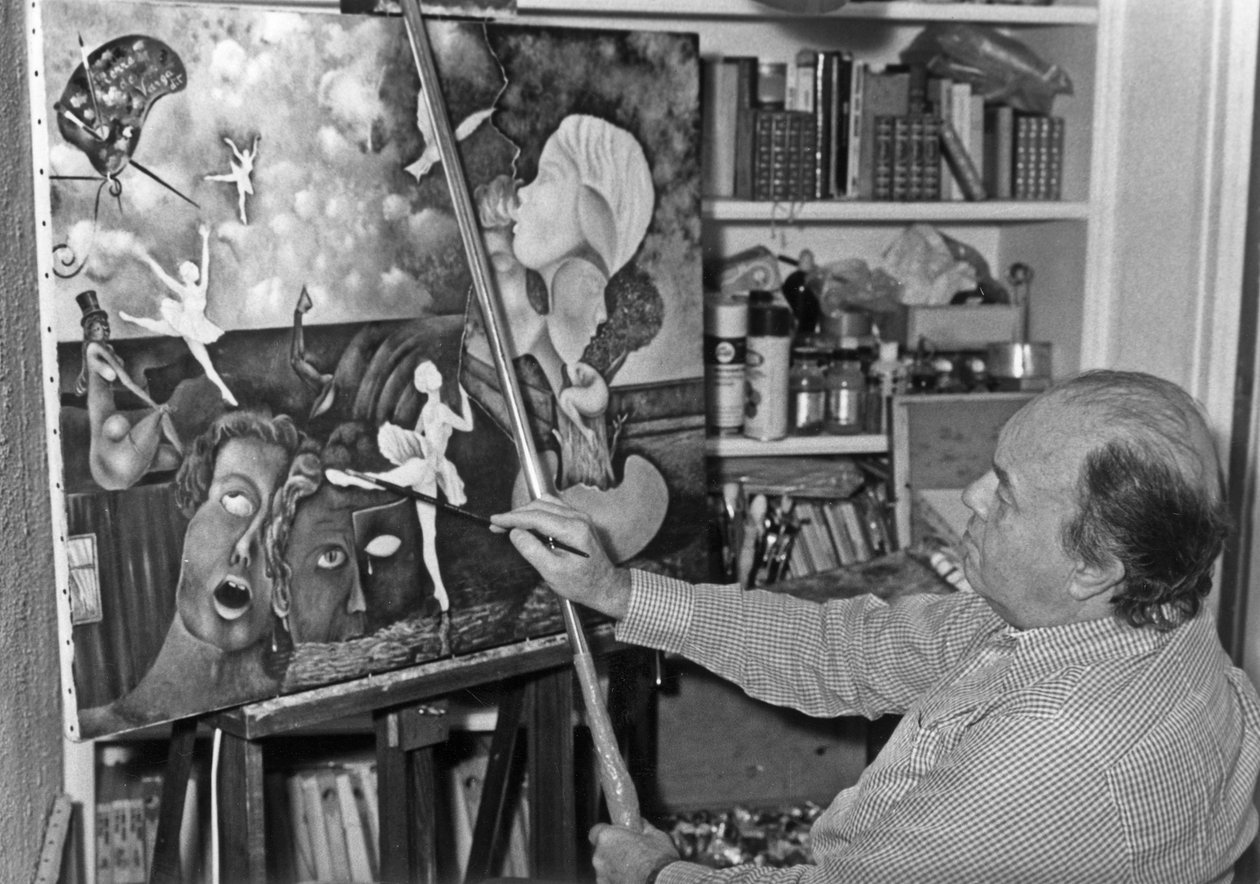 Pierre Velly Alias Pierre De Varga työpajassaan antamassa viimeisen kosketuksen kankaalleen 11. huhtikuuta 1986 tekijältä Unknown