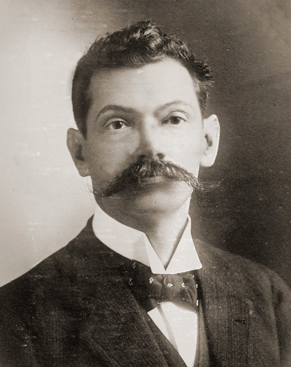 Tohtori Francisco Bertrand Barahonan muotokuva n. 1910 tekijältä Unknown